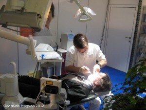 Foto: Zahnarztbesuch - Bildquelle: DGK