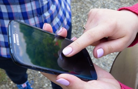 Handy & Co. stören den Schlaf von Teenagern