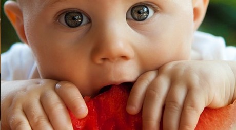 Nahrungsmittelallergien: Ist ein Umdenken bei der Säuglingsernährung erforderlich?