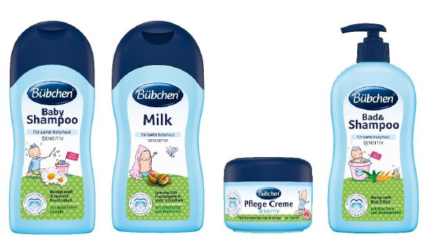 Das Bübchen Baby Shampoo in der Größe 200ml (UVP 1,95 €), die Milk in der Größe 400 ml (UVP 3,25 €), die Pflege Creme in der Größe 75 ml (UVP 1,95 €) sowie das Bad & Shampoo in der Größe 400 ml (3,85 €) sind ab sofort im Handel erhältlich.