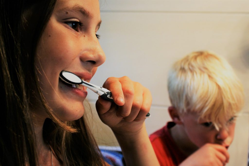 Sagt "Cheese" - von Zähne putzen zu Zahnspange, wie viel Pflege tut unseren Zähnen gut?