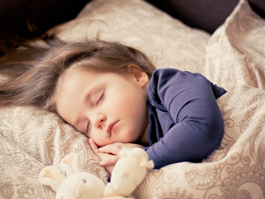 Bettdecken für Babys und Kinder - Bild: Daniela Dimitrova auf Pixabay