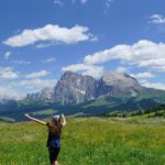 Die Seiser Alm ist ein riesiger Natur-Abenteuerspielplatz für kleine und große Entdecker. In den Sommermonaten laden zahlreiche Wanderwege und Radrouten zum Erkunden ein.