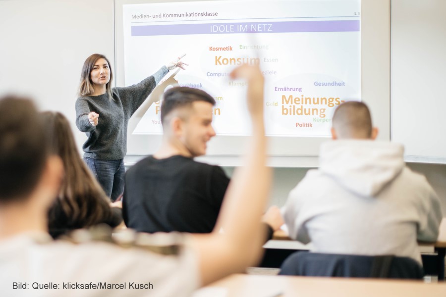 Mit der bundesweiten Kampagne klärt klicksafe auf über die Chancen und Risiken der neuen Technik