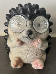 TEDi informiert über den Rückruf der  abgebildeten Solar Tierfiguren Igel