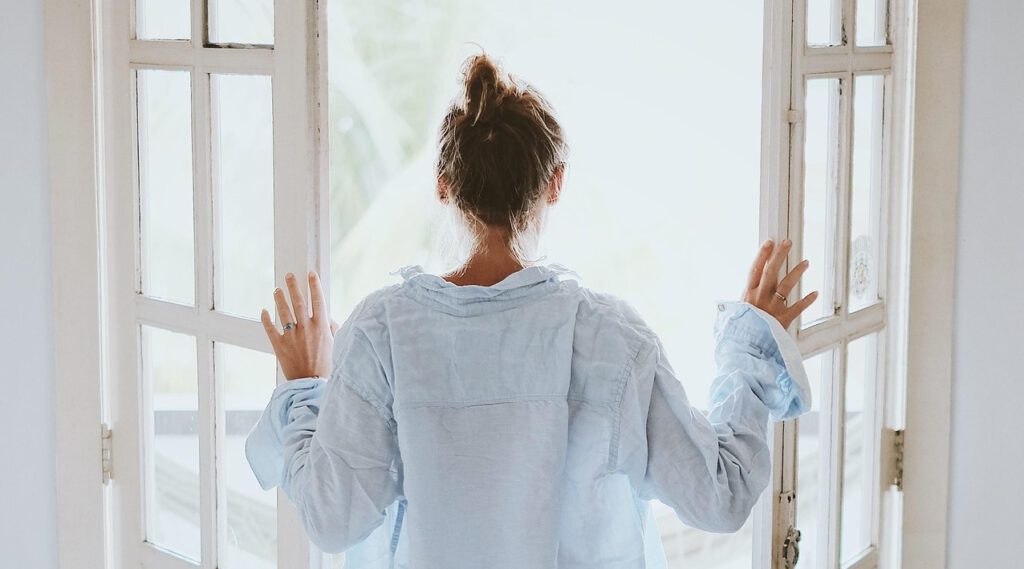 Zu trockene Raumluft kann Haut und Schleimhäute reizen