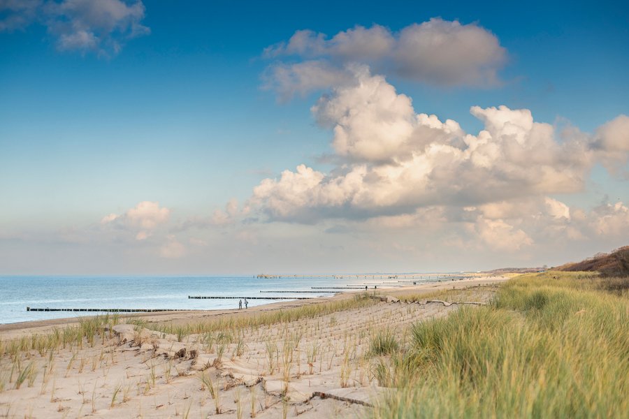 Prägend im Ostseeheilbad Graal-Müritz ist vor allem der salzhaltige Seewind Prägend im Ostseeheilbad Graal-Müritz ist vor allem der salzhaltige Seewind