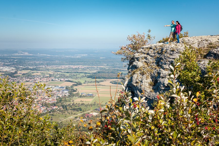 Vom Breitenstein erleben die Wanderer eine spektakuläre Fernsicht Vom Breitenstein erleben die Wanderer eine spektakuläre Fernsicht