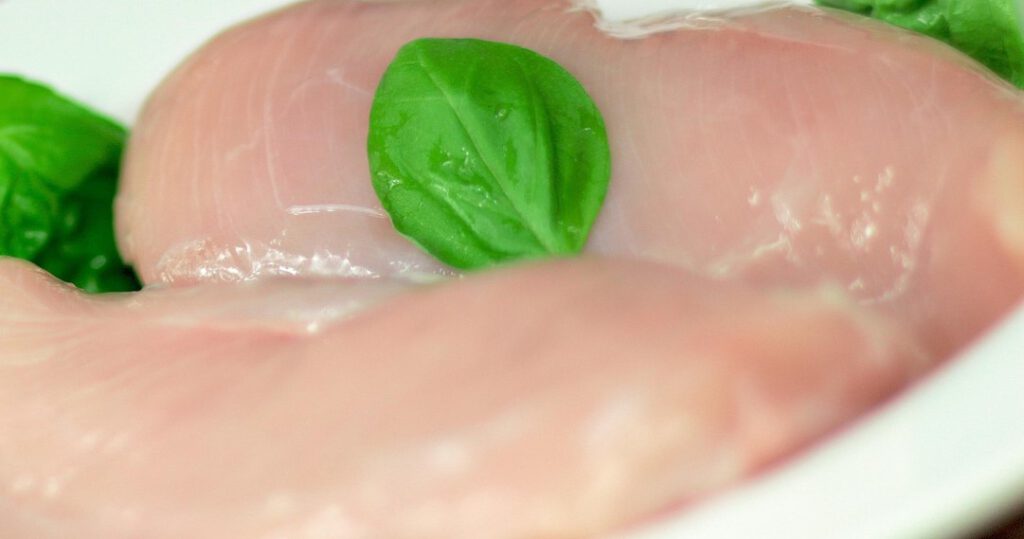 Putenfleisch ist häufig mit Keimen belastet. Das zeigt der Test der Stiftung Warentest Putenfleisch ist häufig mit Keimen belastet. Das zeigt der Test der Stiftung Warentest
