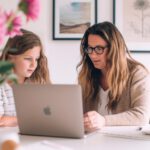 Weniger als ein Drittel der Eltern spricht mit seinem Kind über Gefahren im Internet