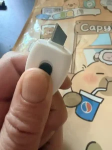 In diesem Capybara Surprise Folienbeutel wurde ein Cuttermesser entdeckt In diesem Capybara Surprise Folienbeutel wurde ein Cuttermesser entdeckt